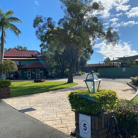 McNevins Logan Park Motel Loganholme Bagian luar foto