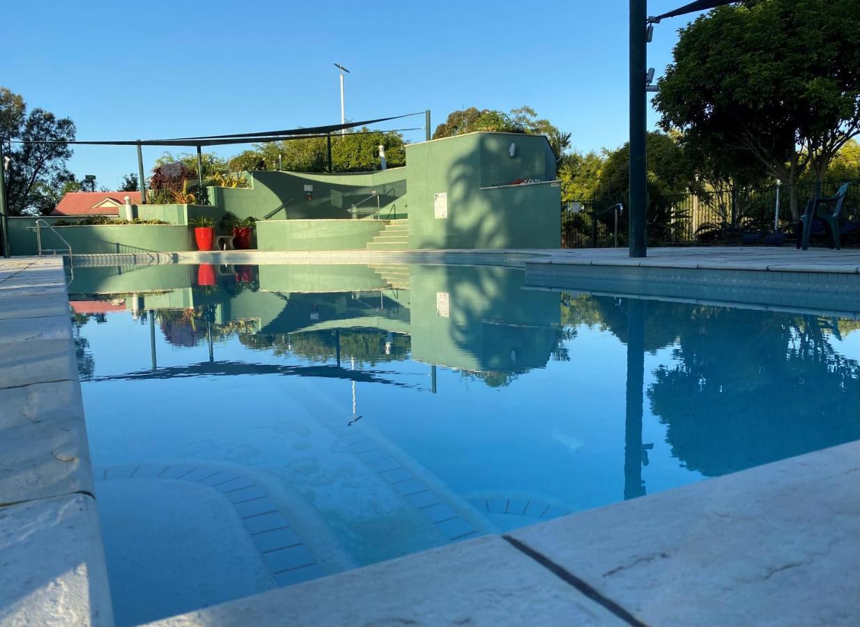 McNevins Logan Park Motel Loganholme Bagian luar foto