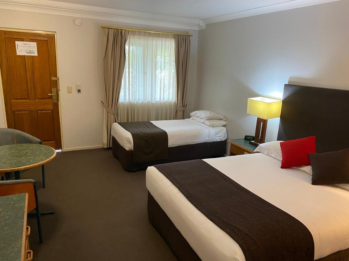 McNevins Logan Park Motel Loganholme Bagian luar foto