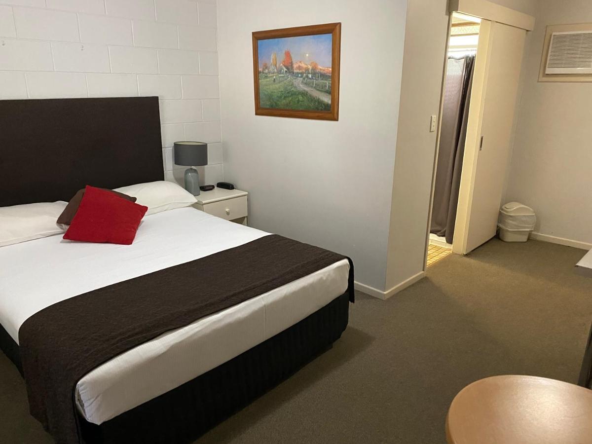 McNevins Logan Park Motel Loganholme Bagian luar foto