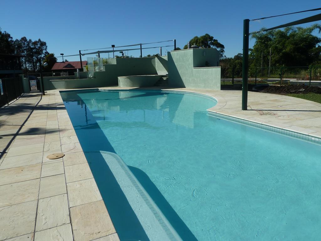 McNevins Logan Park Motel Loganholme Bagian luar foto