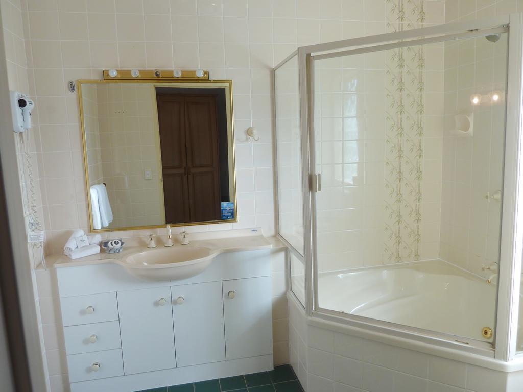 McNevins Logan Park Motel Loganholme Ruang foto