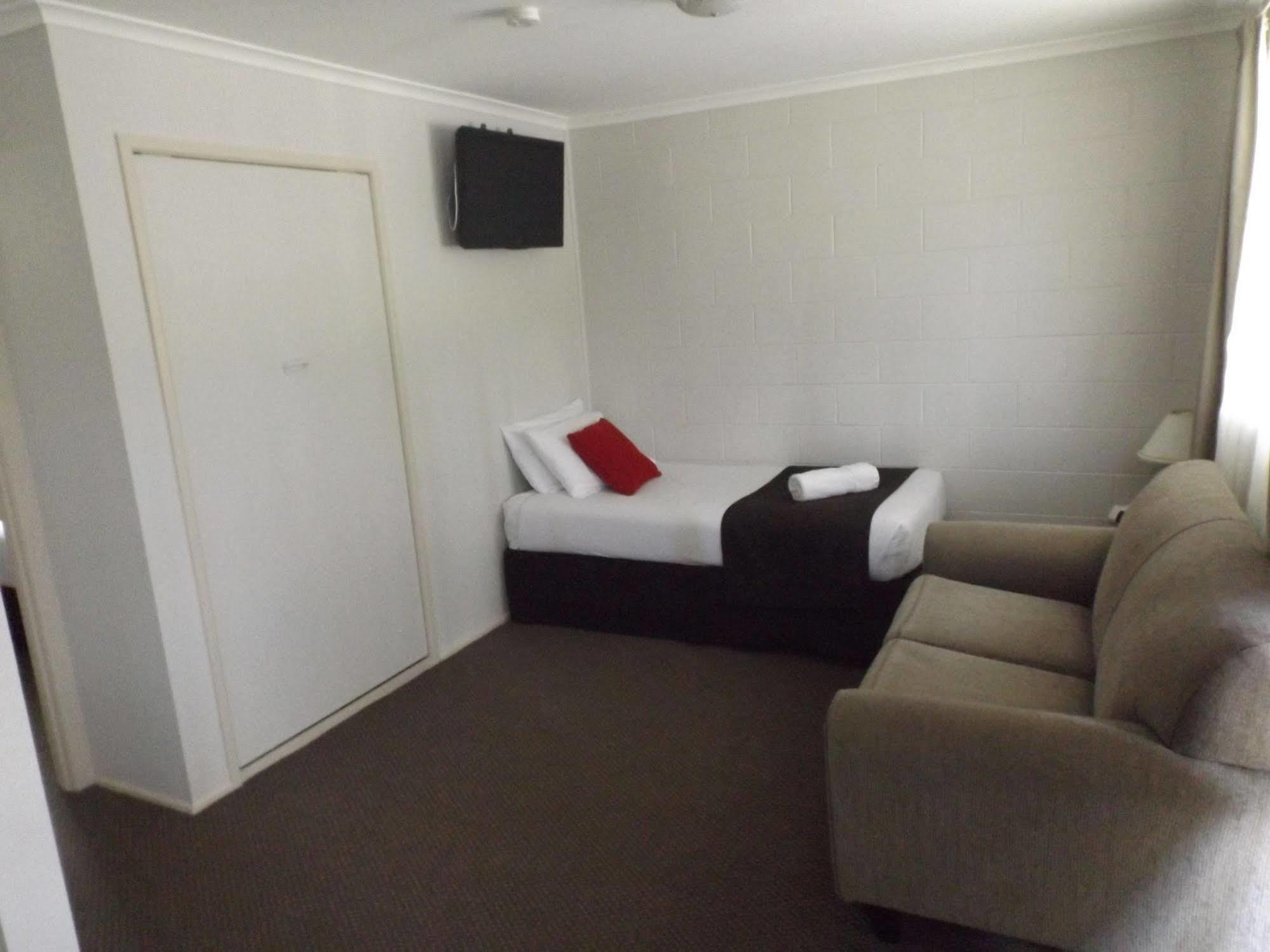 McNevins Logan Park Motel Loganholme Bagian luar foto