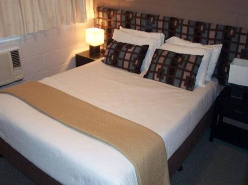 McNevins Logan Park Motel Loganholme Bagian luar foto