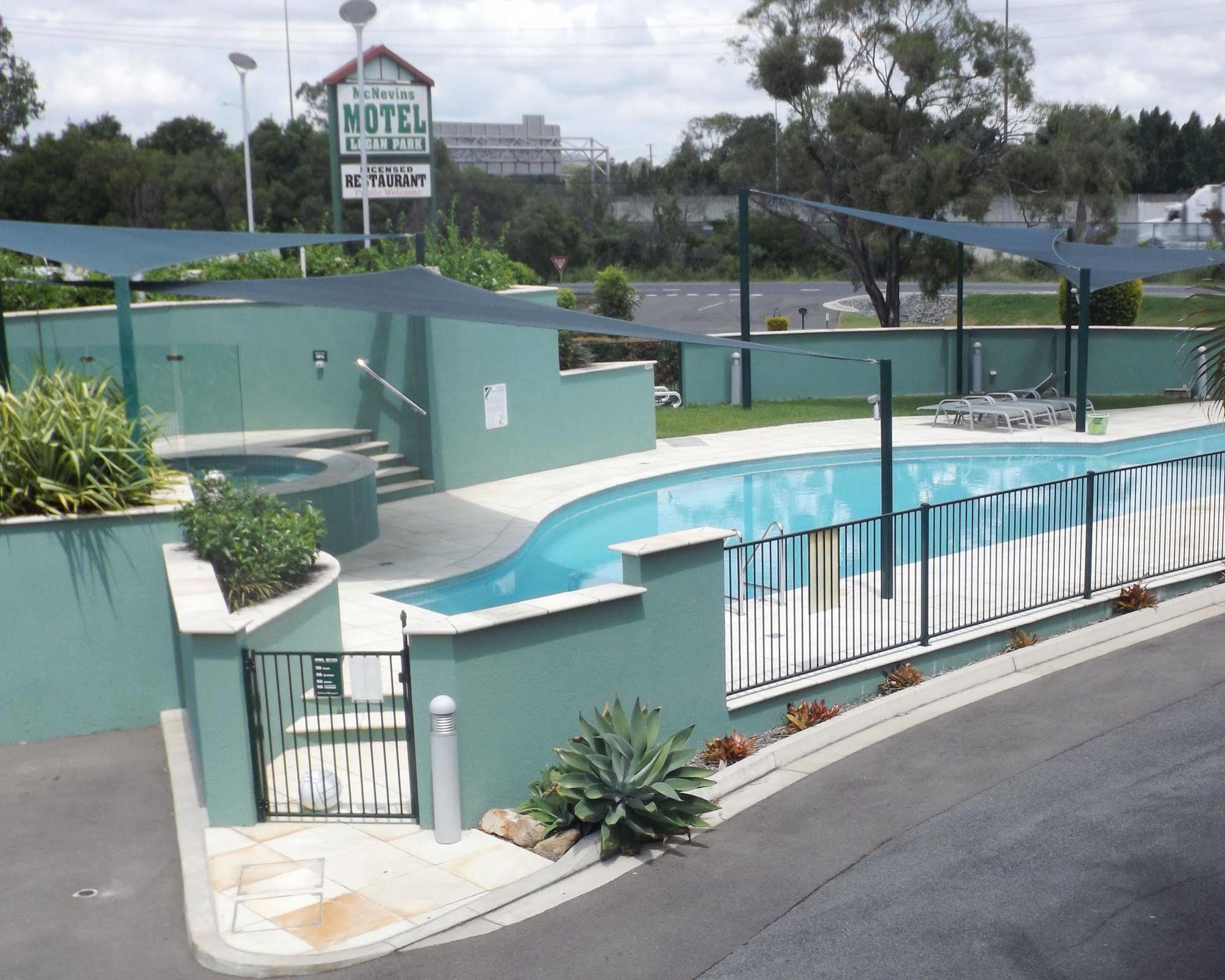 McNevins Logan Park Motel Loganholme Bagian luar foto