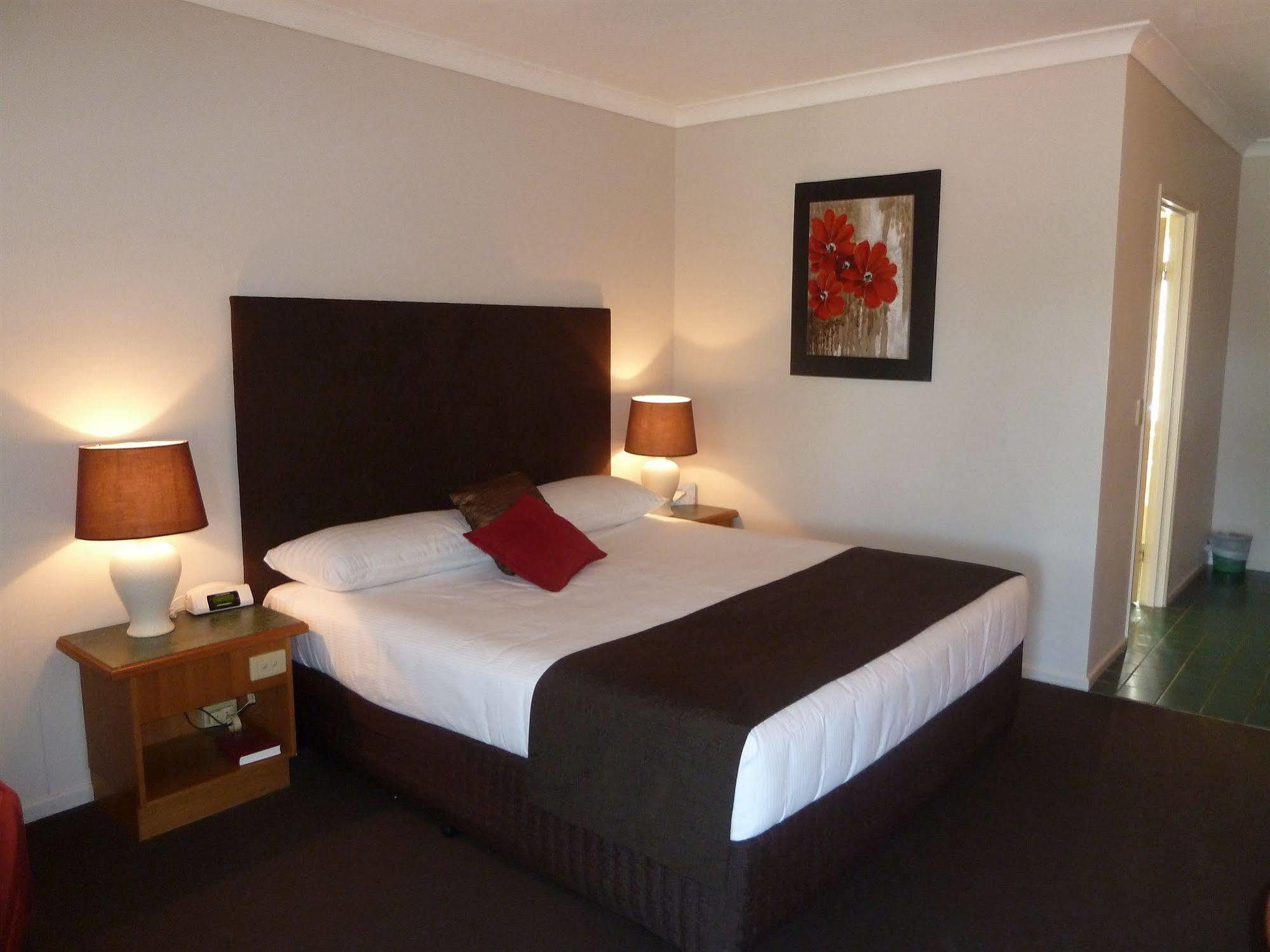 McNevins Logan Park Motel Loganholme Bagian luar foto