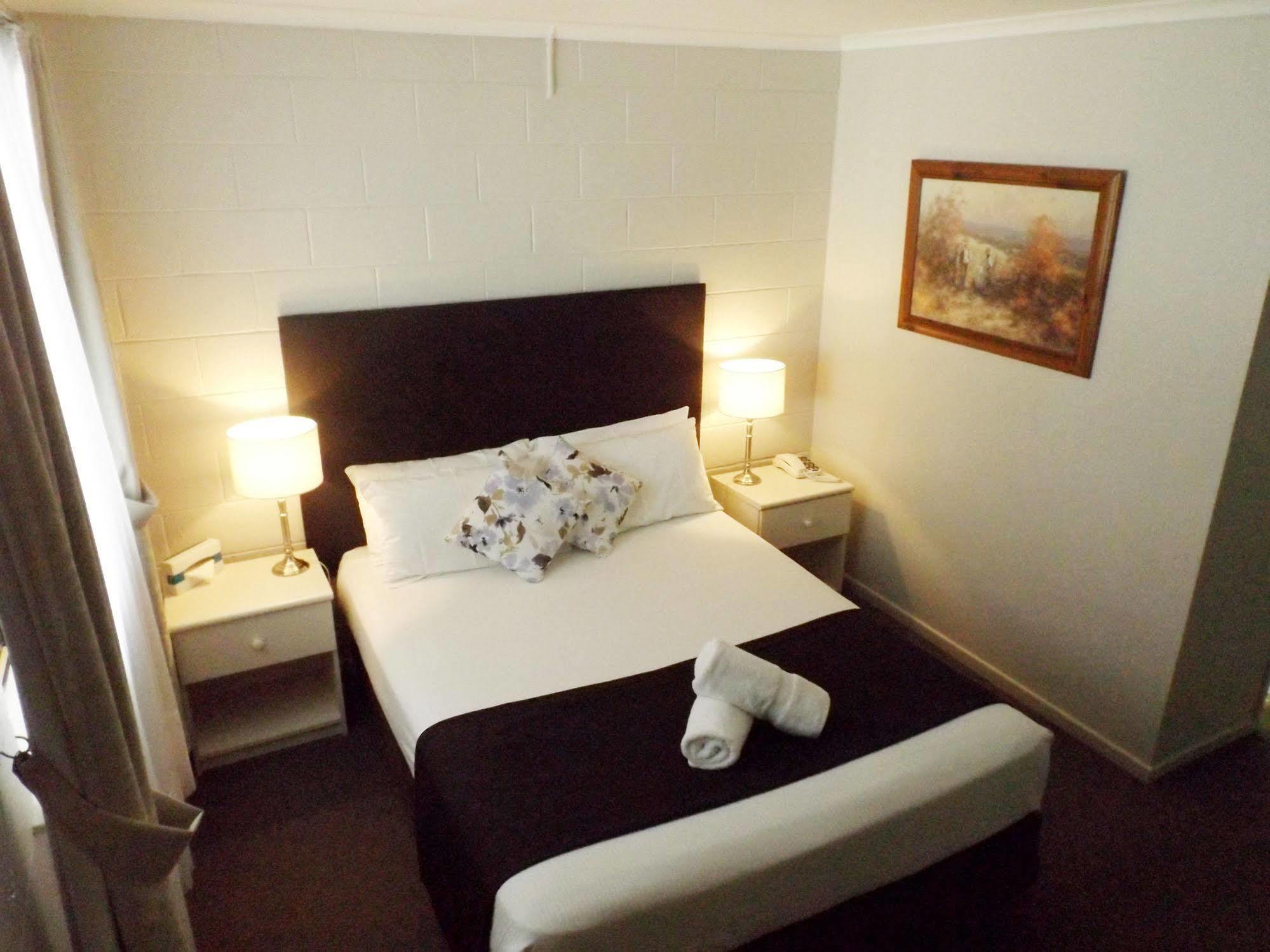 McNevins Logan Park Motel Loganholme Bagian luar foto