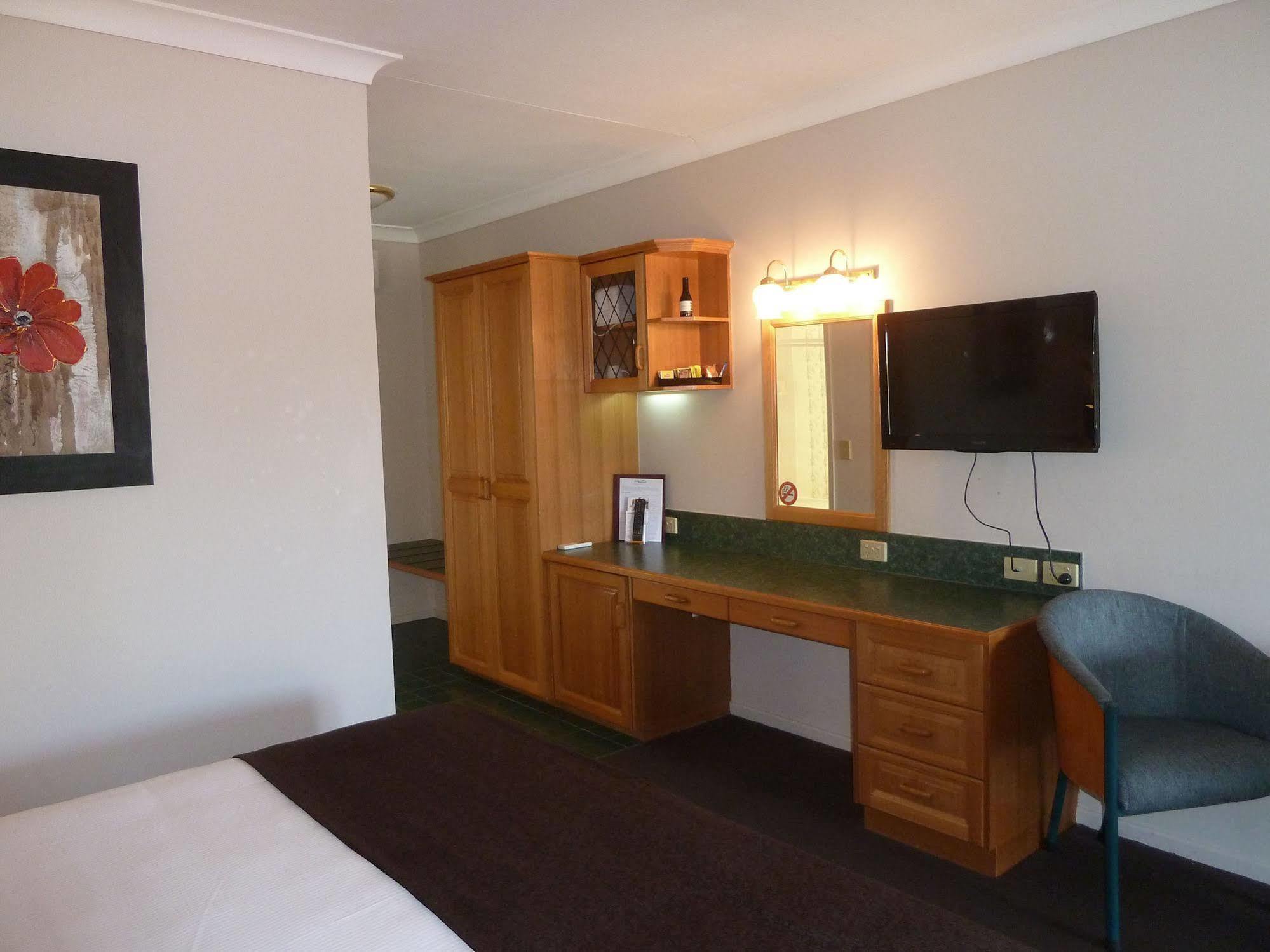 McNevins Logan Park Motel Loganholme Bagian luar foto