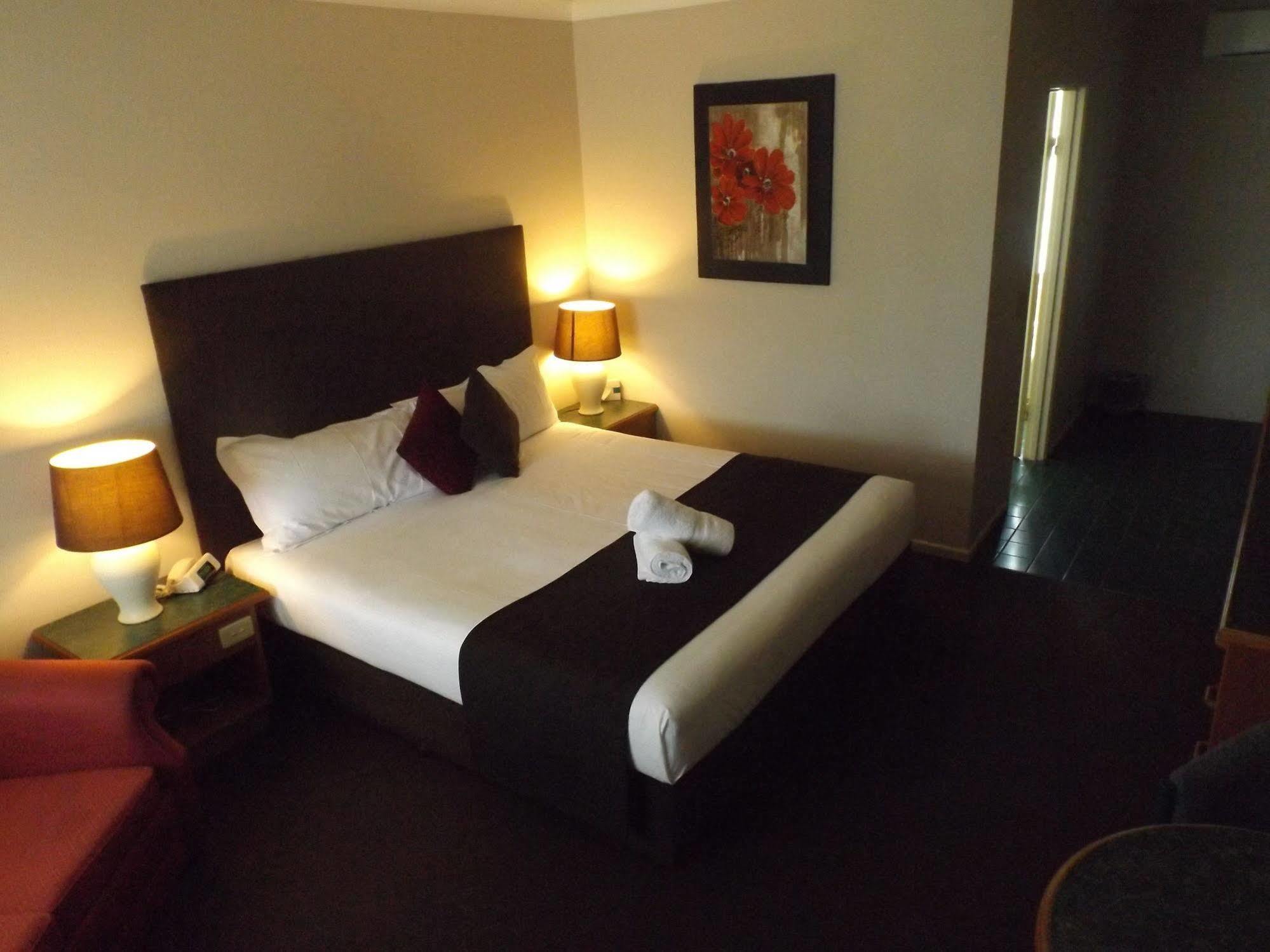 McNevins Logan Park Motel Loganholme Bagian luar foto