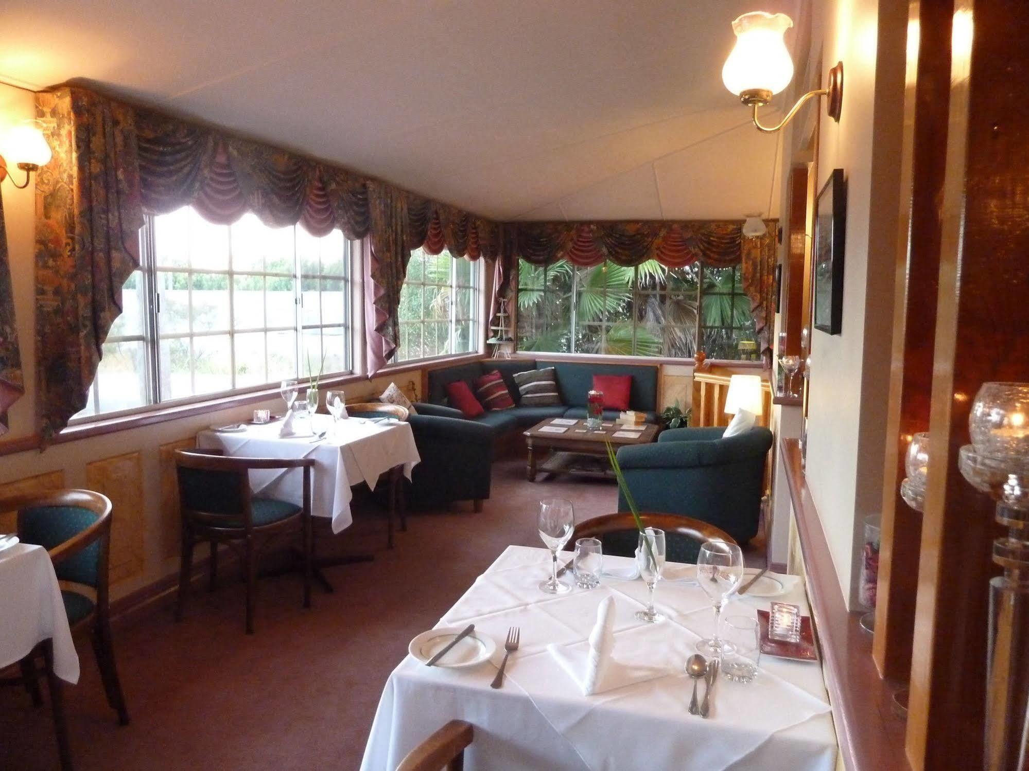 McNevins Logan Park Motel Loganholme Bagian luar foto